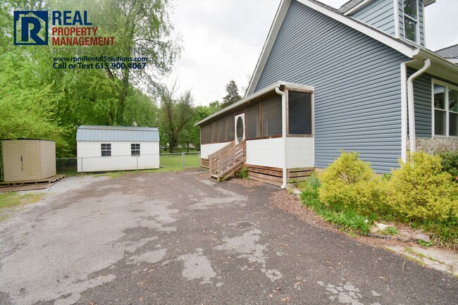 Building Photo - Great 3 bd 2.5 ba with Washer/Dryer includ...