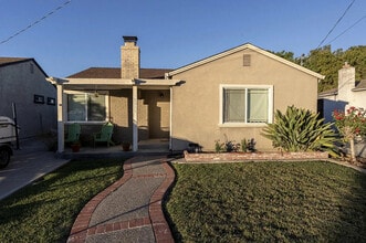 Building Photo - 1915 Washington St