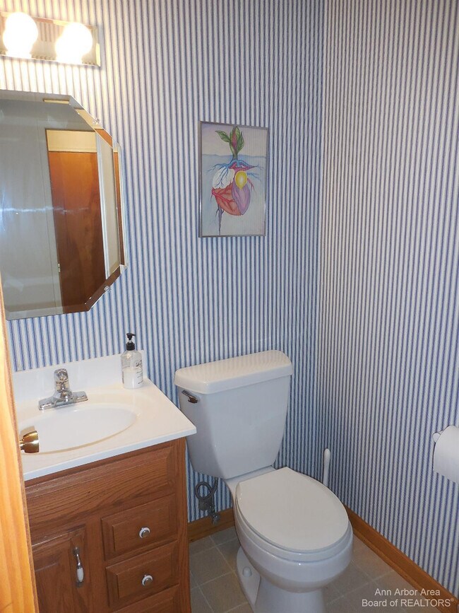 Building Photo - 3253 Lockridge Dr