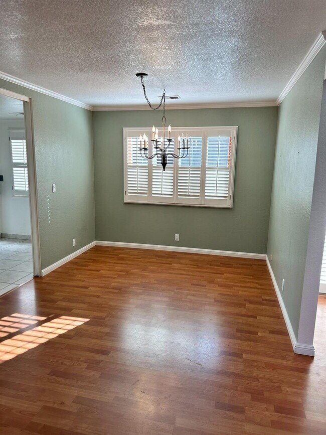 Building Photo - Fabulous condominium home on 6th Fairway of El Macero Country Club.