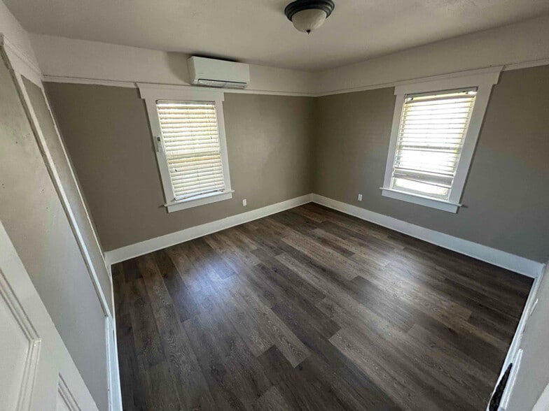 Building Photo - 411 W Chestnut Ave