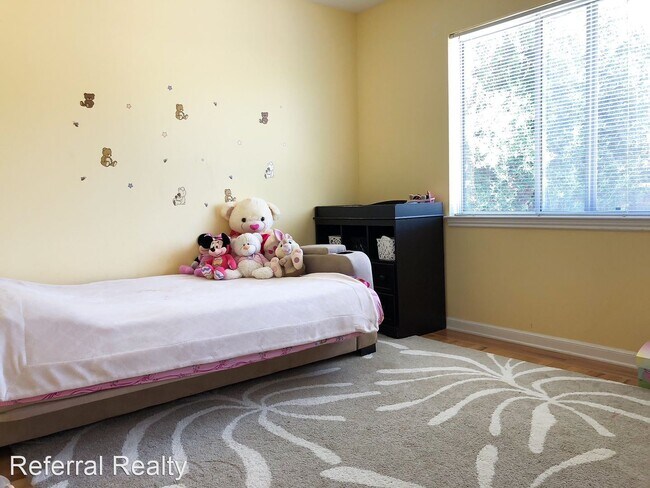 Building Photo - 3 br, 1 bath House - 653 N Baywood Avenue