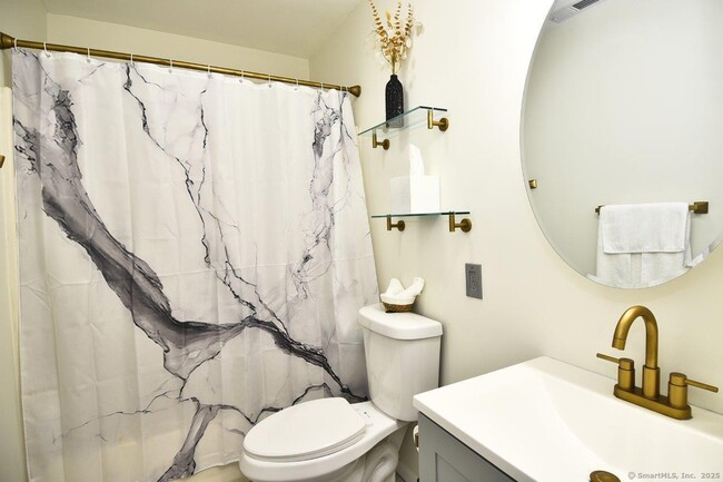 Building Photo - 178 Flax Hill Rd