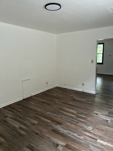 Building Photo - 22 Linden St