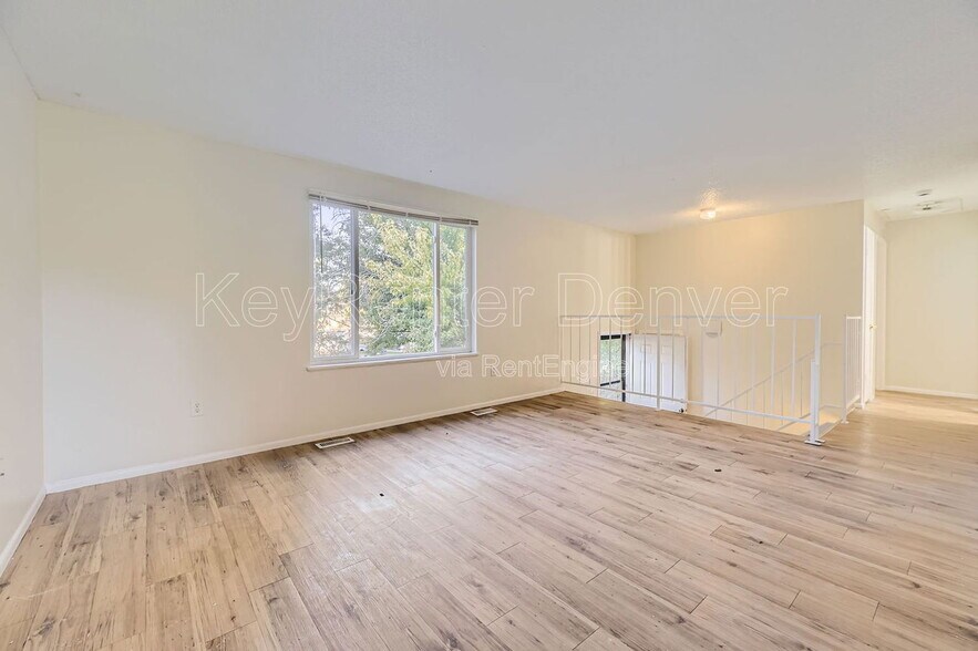 Building Photo - 3208 S Olathe Way