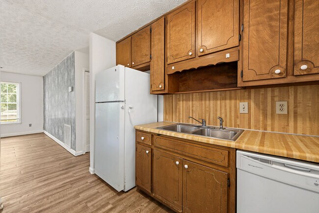 Building Photo - 2501 Riverchase Crossing NE