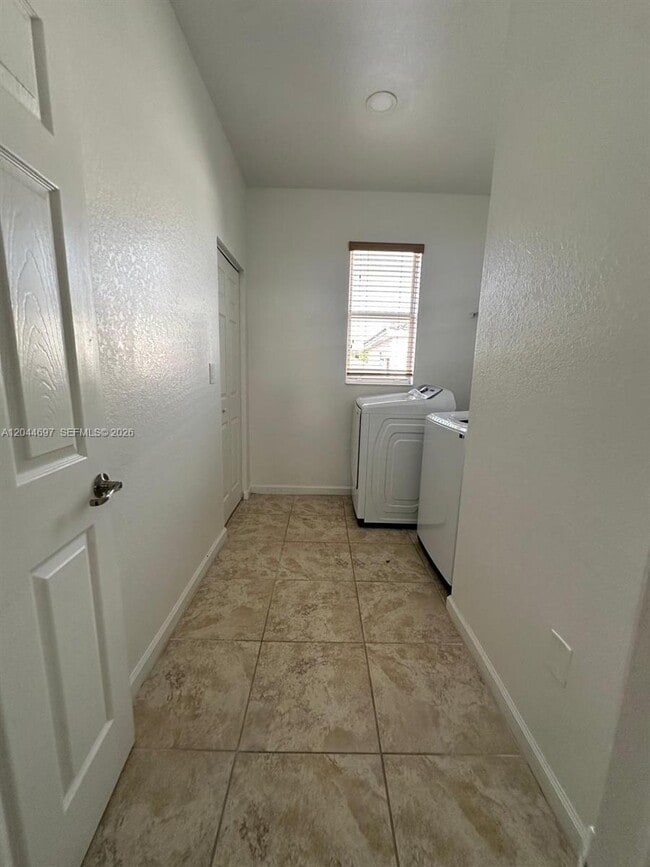 Building Photo - 9283 SW 172nd Ave
