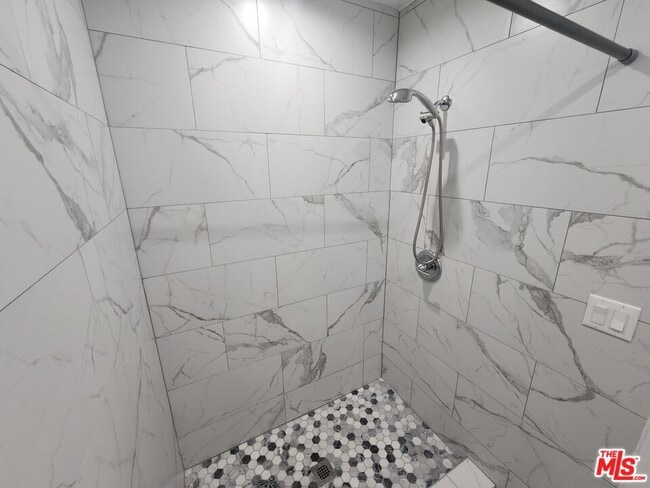 Building Photo - 11665 Babbitt Ave