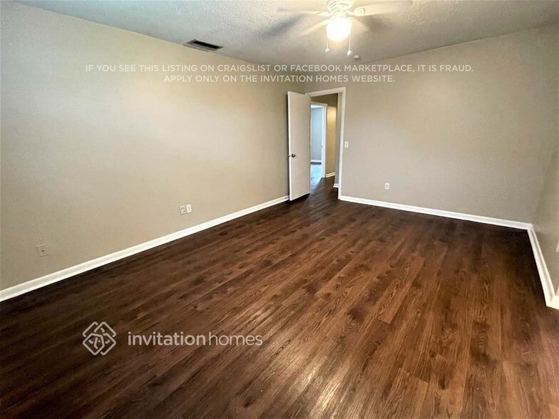 Building Photo - 6115 Donegal E