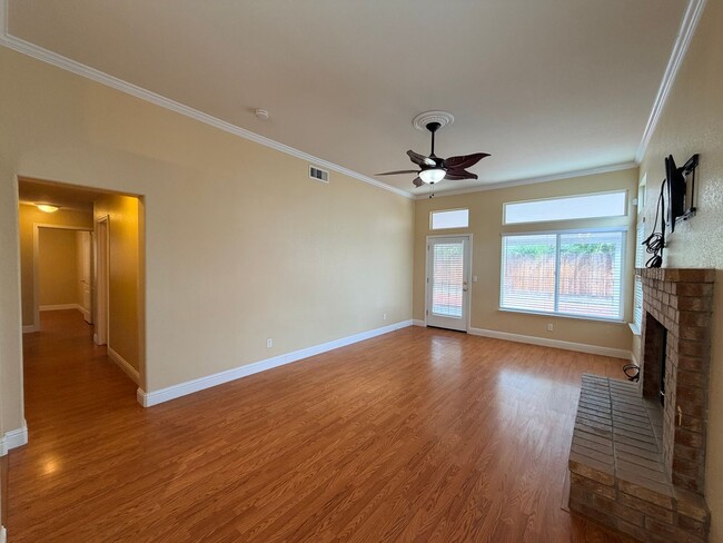 Building Photo - 710 Foothill St