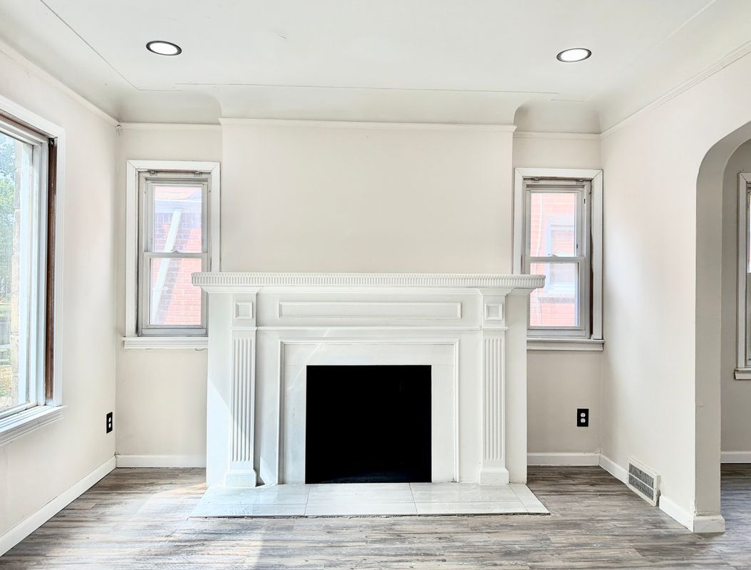 Building Photo - 16822 Robson St