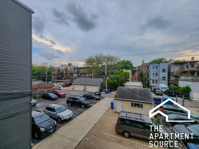Building Photo - 4330 N Sheridan Rd