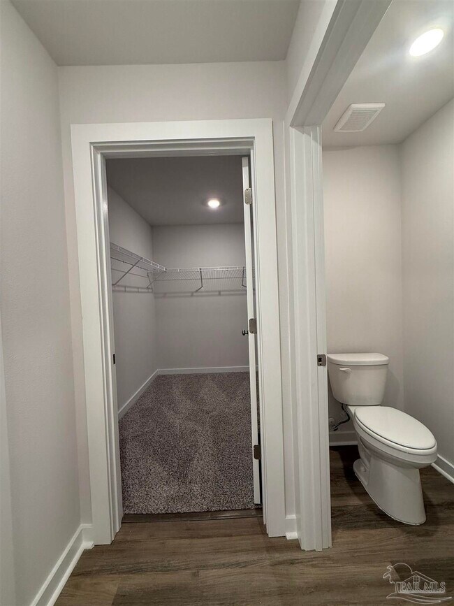 Building Photo - 111 Anhinga St