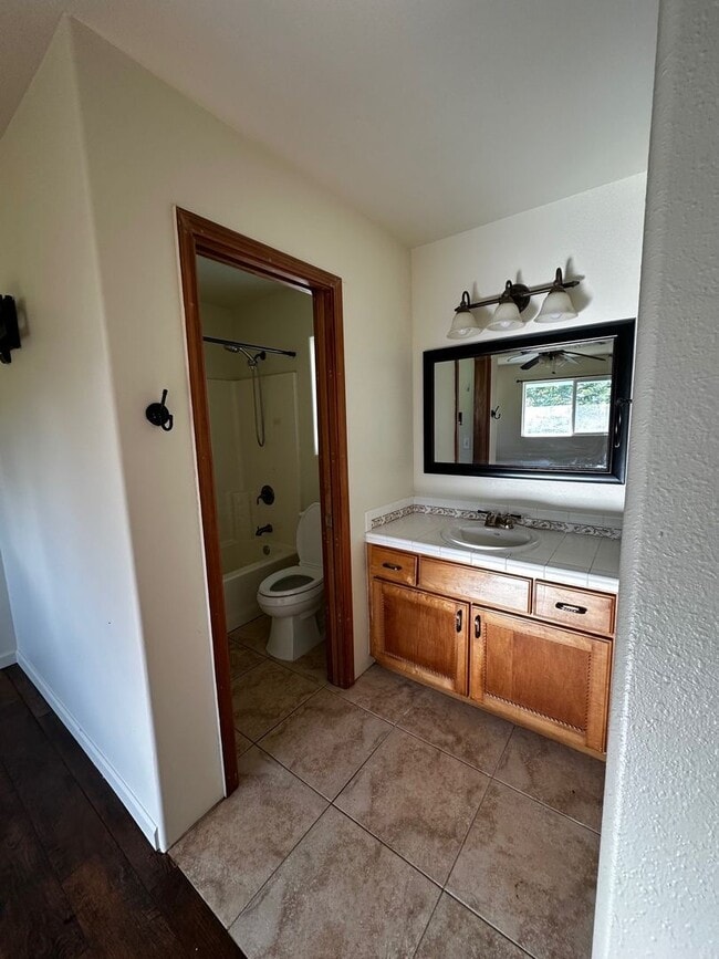 Building Photo - 15-1300 Railroad Ave. Keaau, HI 96749