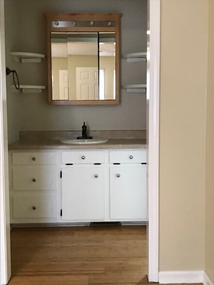 Master bedroom vanity area - 698 Florida Dr