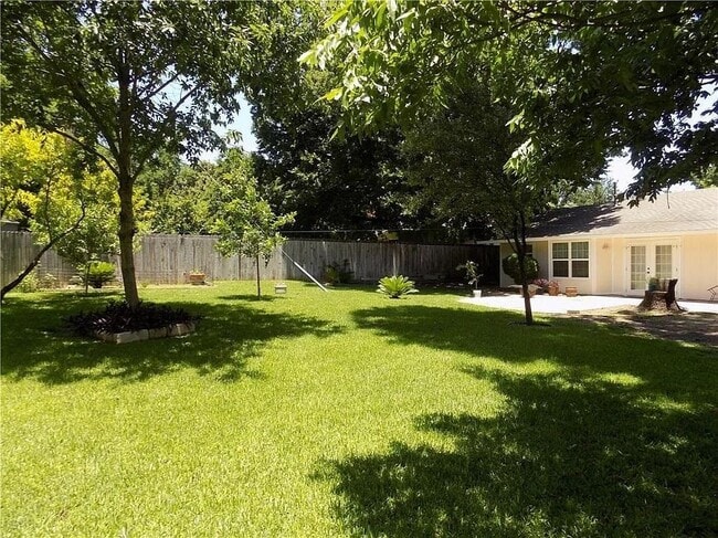Building Photo - 8402 Leesburg Cir