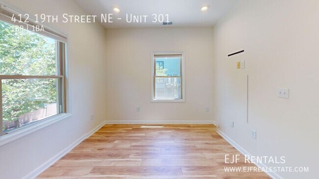Building Photo - 412 19th St NE