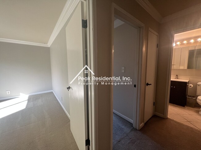 Building Photo - 2bd/1ba Condo with 1 Car Garage- Minutes From ARC!
