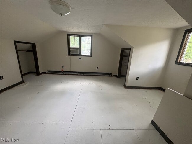 Building Photo - 34371 Puth Dr