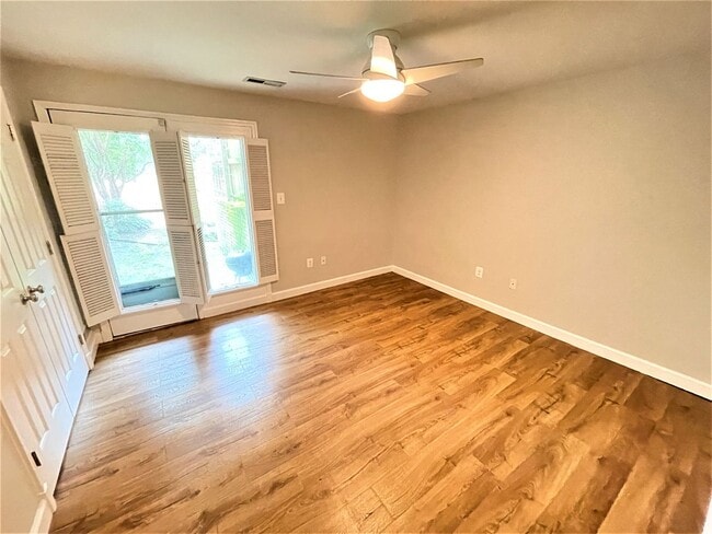 Building Photo - Private 1 Bedroom/1 Bath