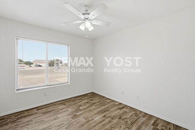 Building Photo - Bright, Open Floor Plan with Low-Maintenance Yard in Arizona City!