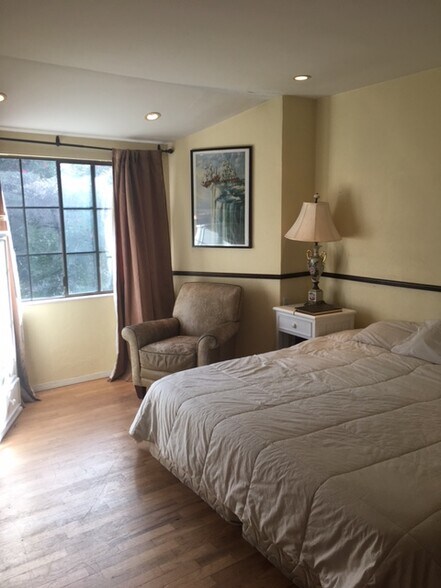 Building Photo - 26413 Birch Pl