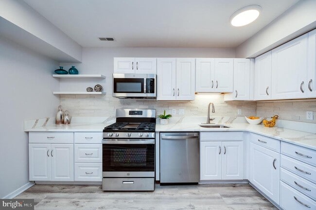 Building Photo - 2912 State Hill Rd