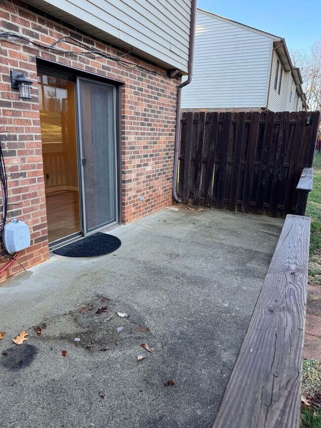 Building Photo - 3 Bedroom || 2.5 Bathroom - Townhome