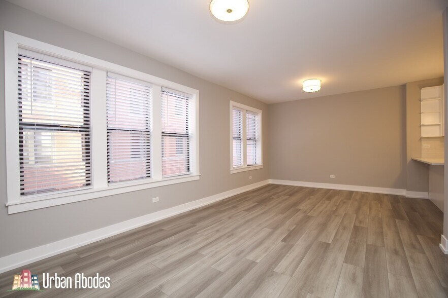 Building Photo - 3937 N Janssen Ave