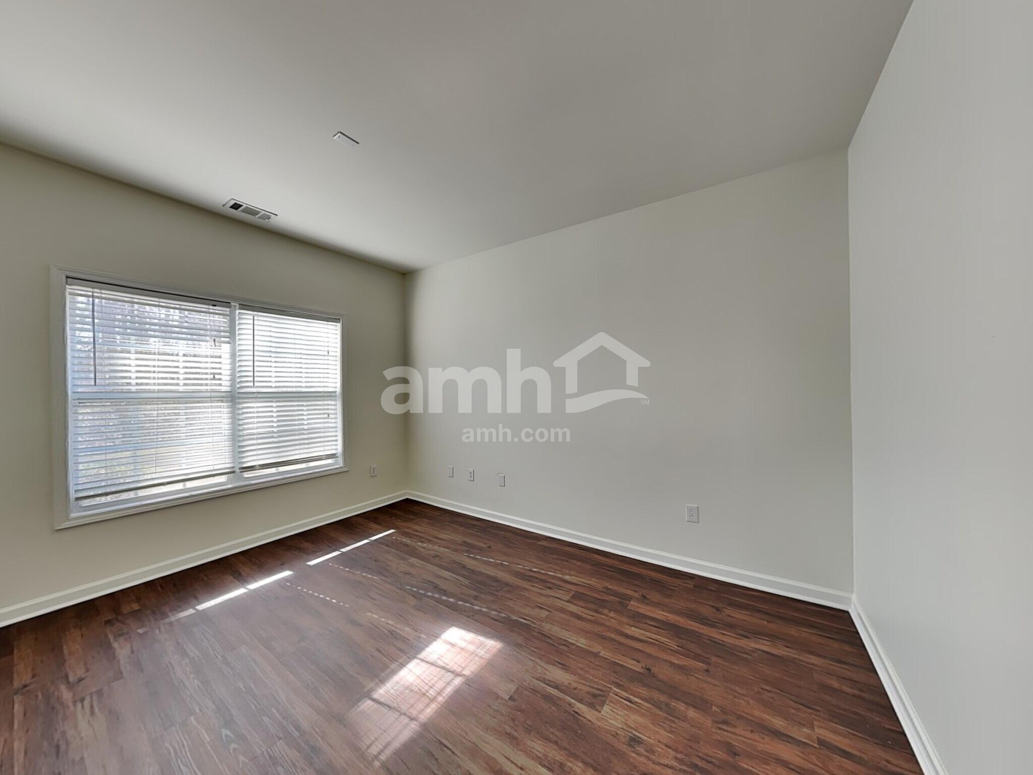 Building Photo - 37 Farm Brook Way