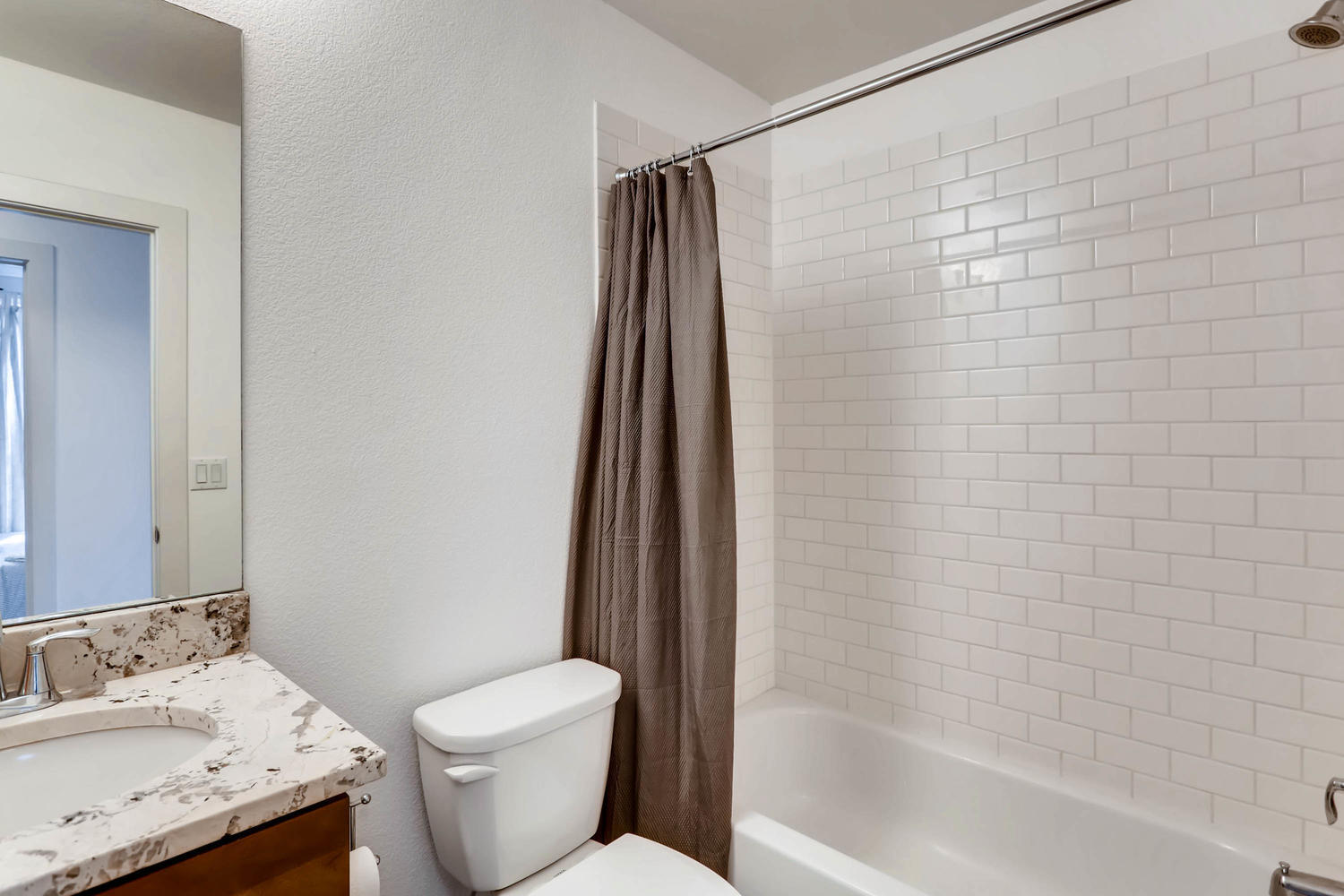 Building Photo - 920 E 24th Ave