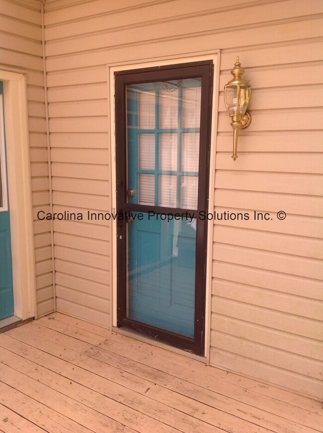 Building Photo - 7622 Helmdale Ave