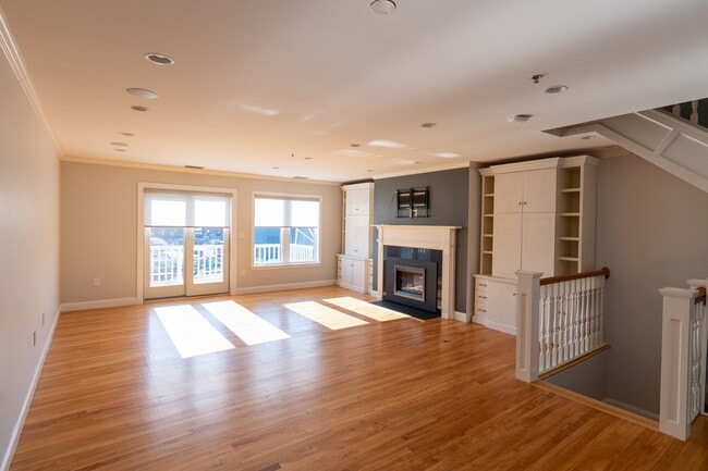 Building Photo - 606 Chandlers Wharf