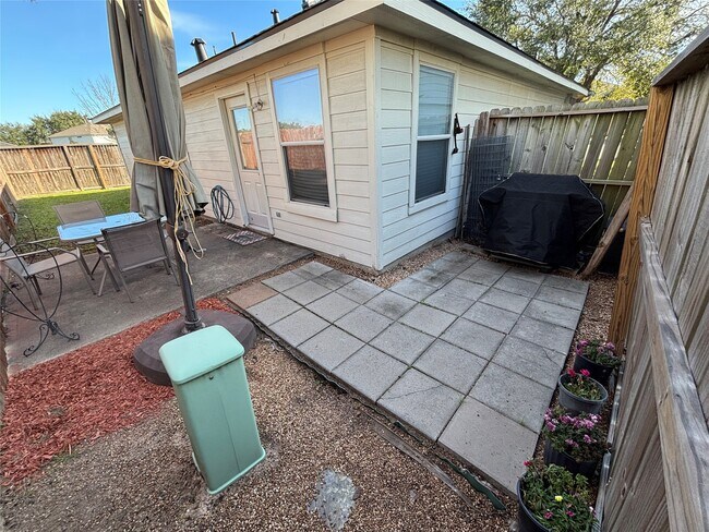 Building Photo - 6302 Ballina Meadows Ct