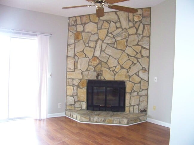 Building Photo - 6732 Willowbrook Dr