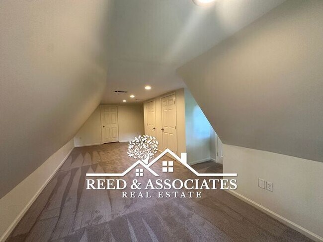 Building Photo - Spacious 5-Bedroom - Copper Young Area