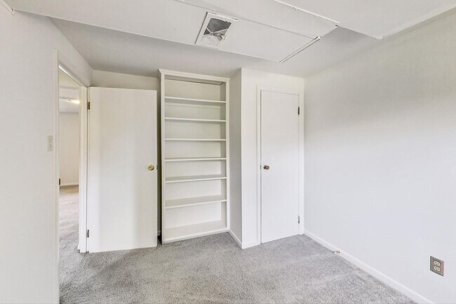 Building Photo - Fantastic in Frederick! Spacious 4 level Split -- 4 beds + 1 Full and 2 half baths