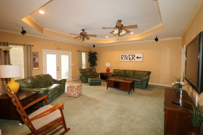 Building Photo - Wonderful Lake Home