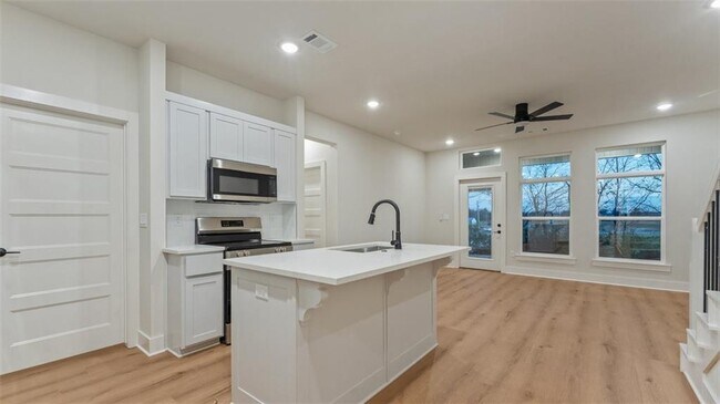 Building Photo - 1851 Lapis Ave