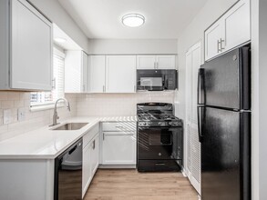 Building Photo - 620 Riverview Dr