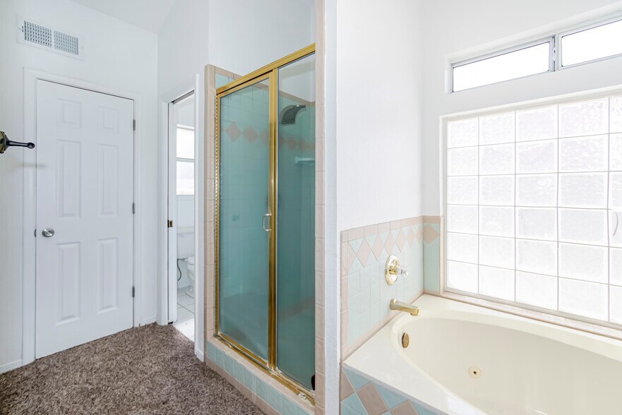 Building Photo - 908 Los Pinos Way