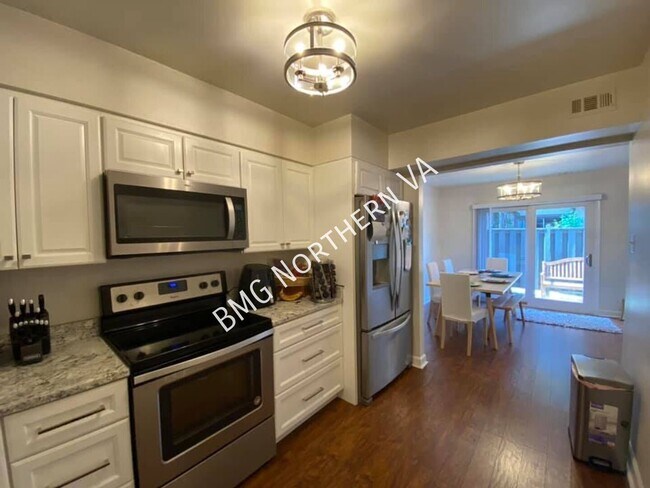 Building Photo - 3866 Manzanita Pl