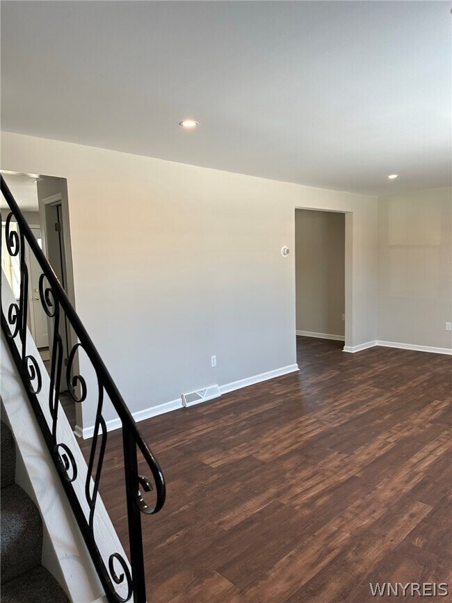 Building Photo - 263 Kaymar Dr