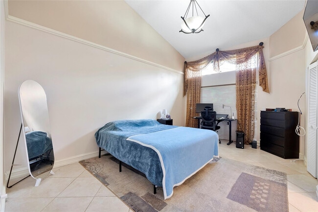 Building Photo - 10019 NW 5th St