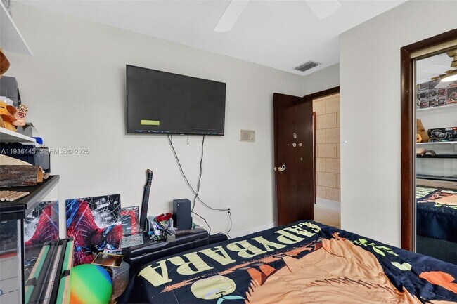 Building Photo - 135 South Dr