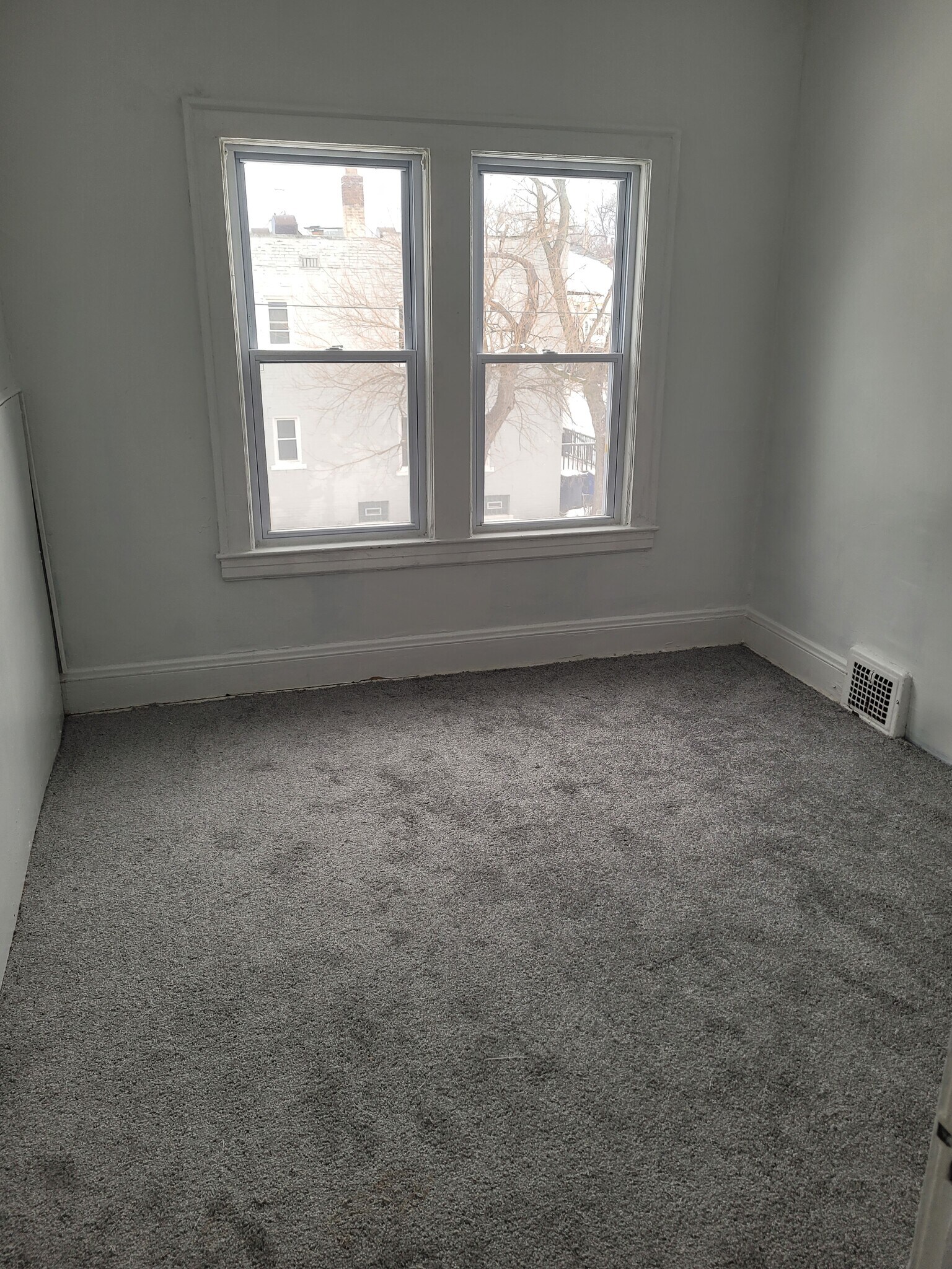 Building Photo - 718 E 124th St