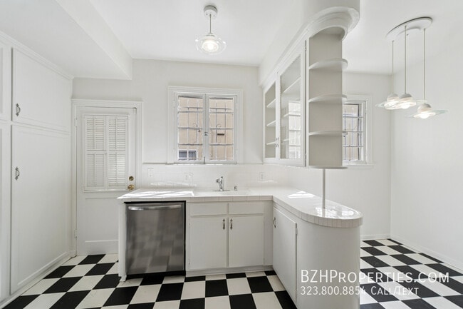 Building Photo - 1284 S Beverly Glen Blvd