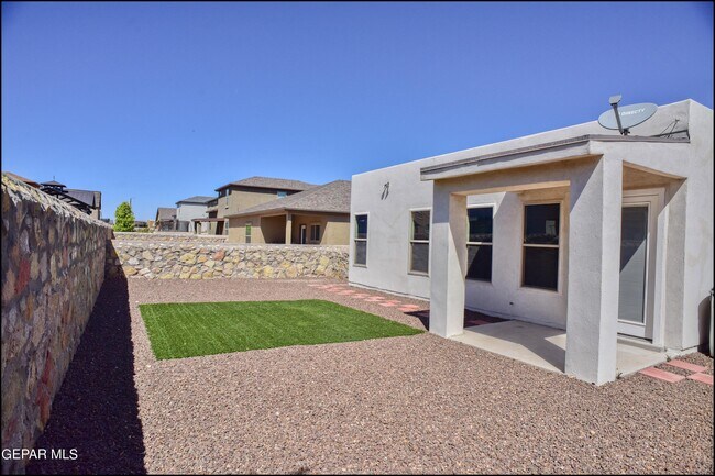 Building Photo - 14664 Sunny Land Ave