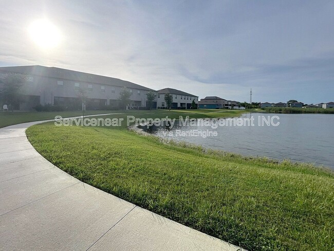 Building Photo - 734 Royal Empress Dr