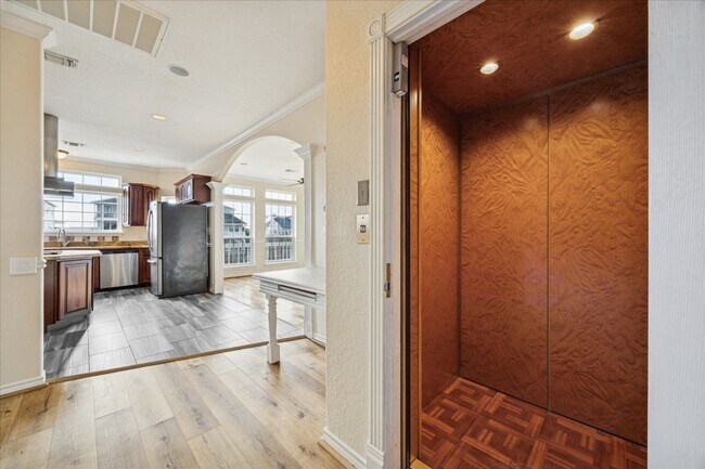 Building Photo - 22621 Bay Point Dr